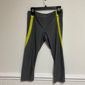 Vogo Athletica  capris leggings Size M